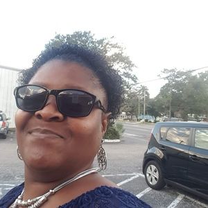 Meet your Posher, Lenora